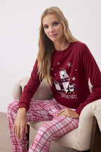 Trendyolmilla Bordo Ayıcıklı ve Penguen Baskılı Ekoseli Yumoş Örme Pijama Takımı THMAW22PT0395