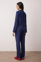 Trendyolmilla Lacivert Kurdele/Fiyonk Nakış Detaylı Viskon Dokuma Pijama Takımı THMAW26PT00089