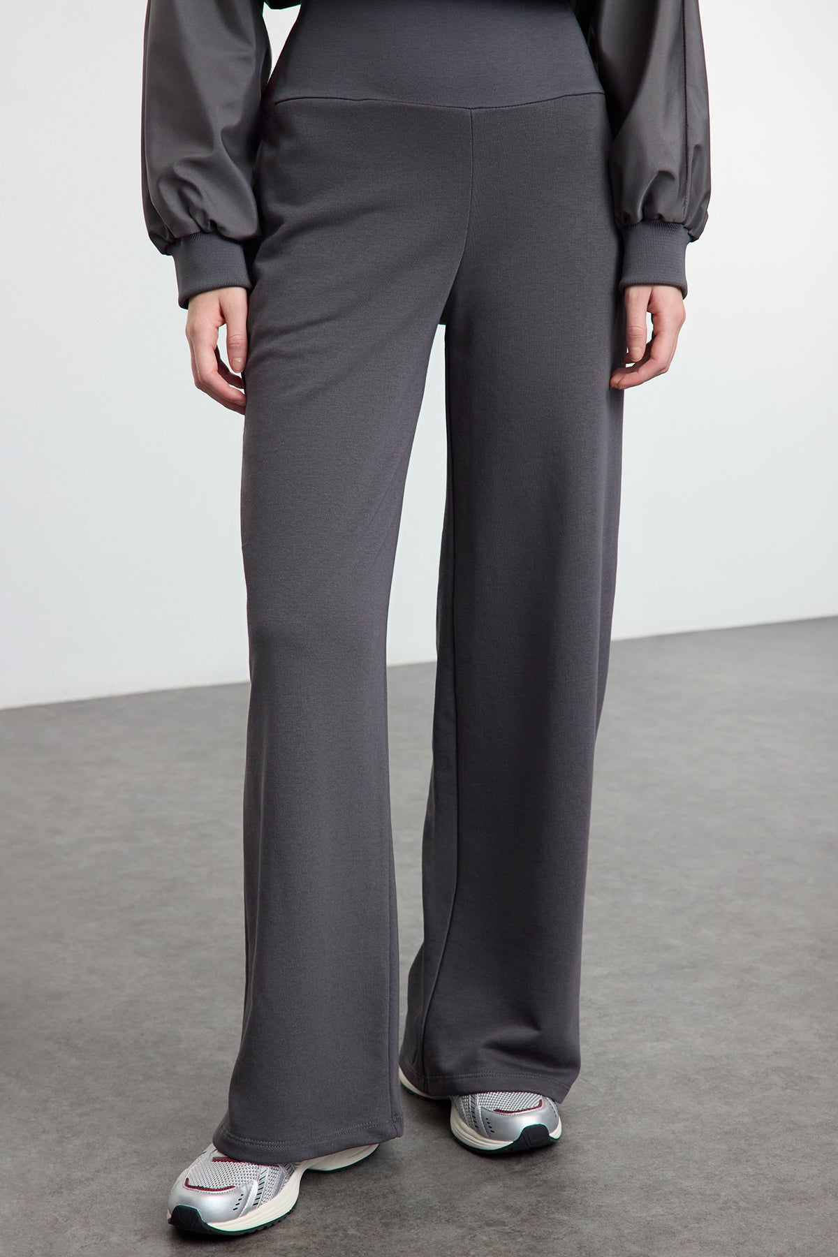 Trendyolmilla Gri Ince Ekstra Yüksek Bel Wide Leg/Geniş Kesim Pantolon TWOAW25PL00026