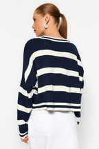 Trendyolmilla Lacivert Crop Çizgili Triko Kazak TWOAW23KZ00205