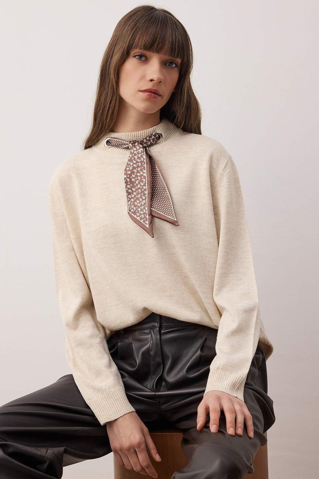 Bej Fular Yaka Detaylı Triko Kazak TWOAW26KZ00271