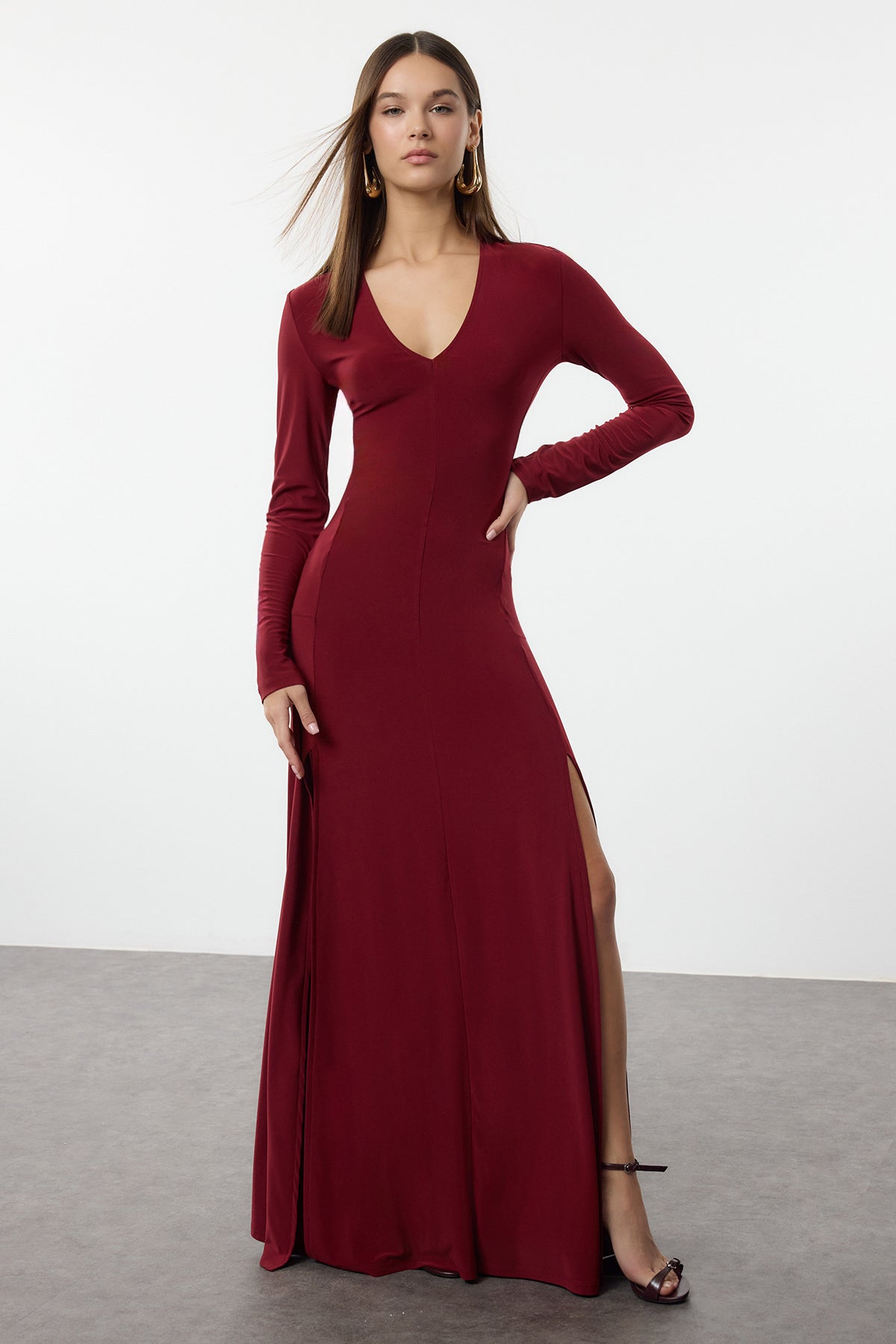 Trendyolmilla Bordo Düz Limited Edition V Yaka Skater/Belden Açılan Esnek Maxi Örme Elbise TWOAW25EL00299