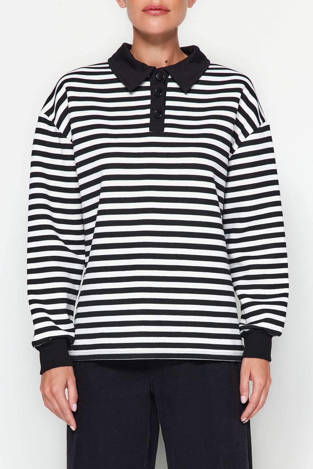 Siyah Çizgili Polo Yaka Kalın İçi Polarlı Oversize Örme Sweatshirt TWOAW24SW00344