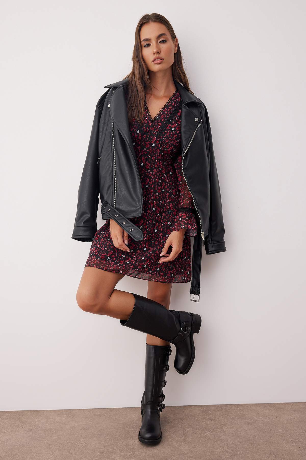 Bordo Çiçekli Aksesuar Detaylı Kısa / Mini Astarlı Şifon Dokuma Elbise TWOAW26EL00084 Secondary image