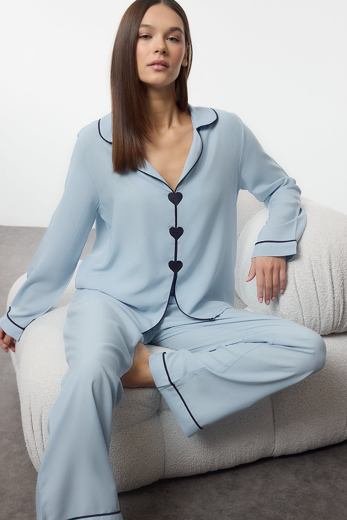 Trendyolmilla Bordo Kalp Nakışlı Biyeli Viskon Dokuma Pijama Takımı THMAW25PT00179