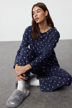 Trendyolmilla Kahverengi %100 Pamuklu Puantiye ve Kalpli Örme Pijama Takımı THMAW25PT00039