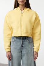 Trendyolmilla Açık Sarı Fermuarlı Kapüşonlu Rahat Kesim Crop Kalın İçi Polarlı Örme Sweatshirt TWOAW20SW0660