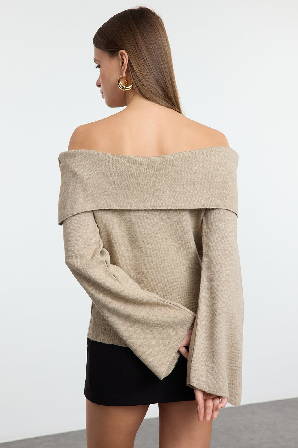 Trendyolmilla Kahverengi Gül Detaylı Carmen Yaka Triko Kazak TWOAW25KZ00373