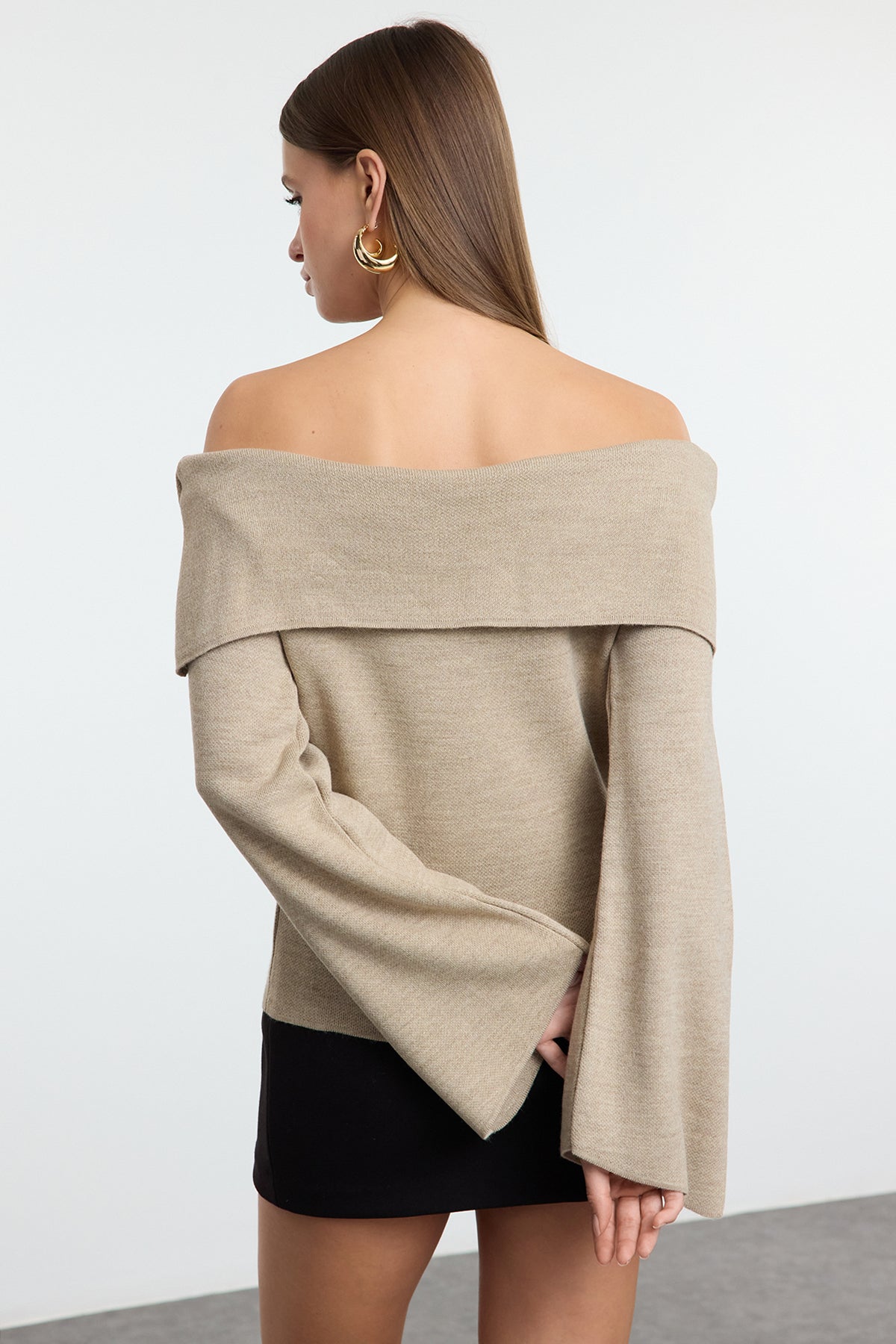 Trendyolmilla Kahverengi Gül Detaylı Carmen Yaka Triko Kazak TWOAW25KZ00373