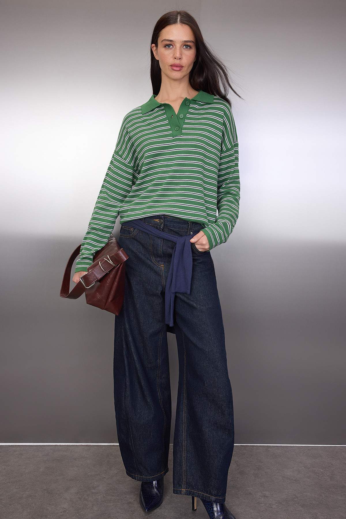 Trendyolmilla Wardrobe Essentials Yeşil Premium İplik/Özel İplikli Geniş Kalıp Çizgili Triko Kazak TWOAW26KZ00195 Secondary image