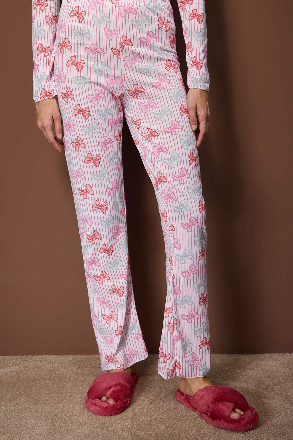 Çok Renkli Pamuklu Çizgili ve Kurdele Fiyonklu Örme Pijama Takımı THMAW26PT00229