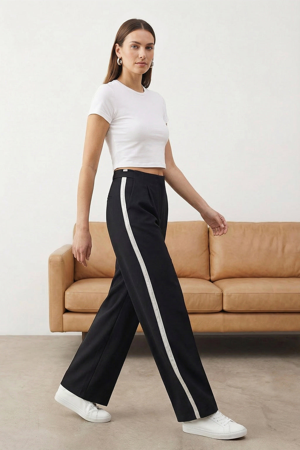 Siyah Yanları Şerit Detaylı Wide Leg/Geniş Paça Dökümlü Kumaş Pantolon TWOAW26PL00066