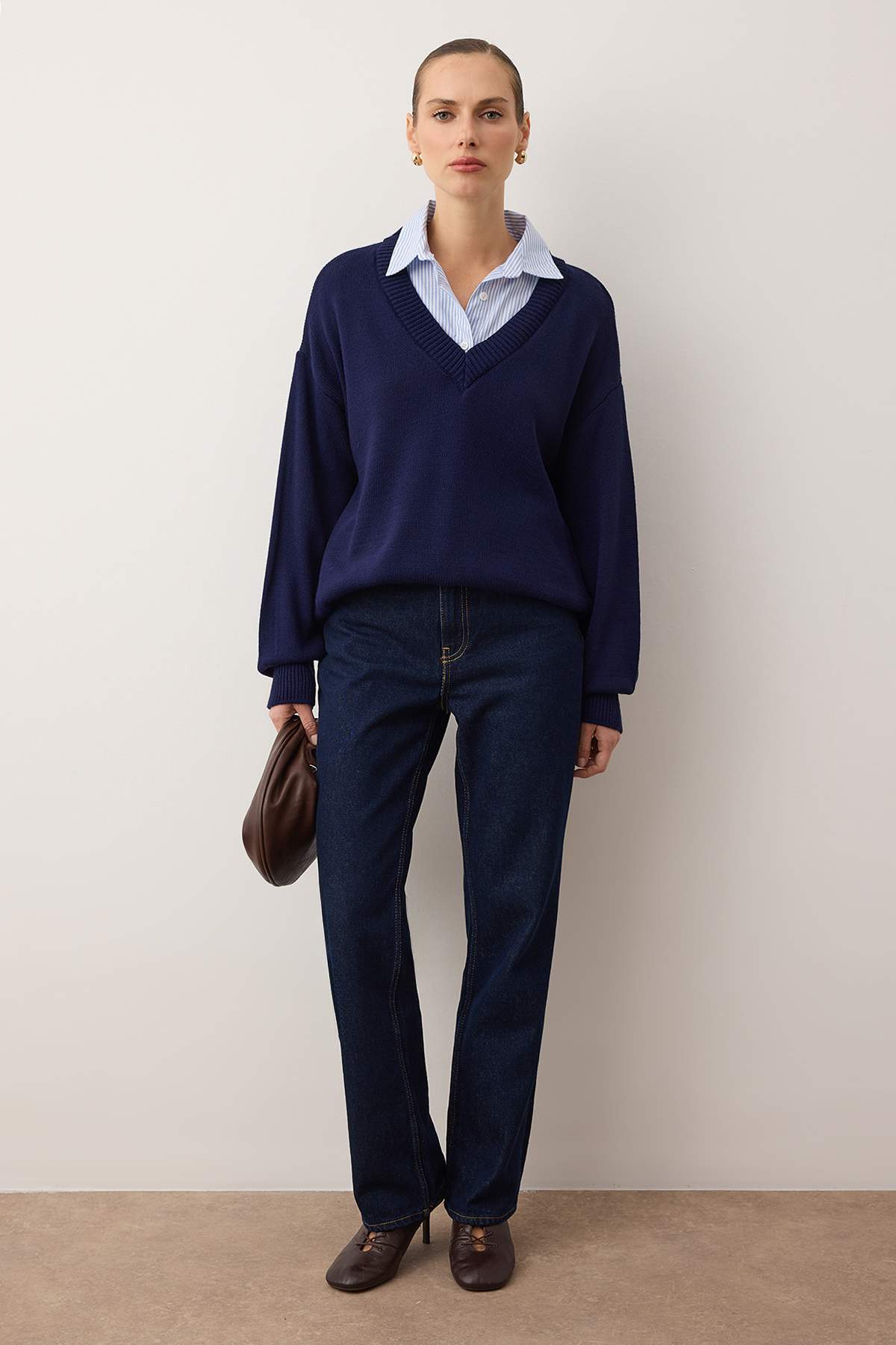 Trendyolmilla Lacivert Gömlek Yaka Garnili Detaylı Geniş Kalıp Triko Kazak TWOAW26KZ00169 Secondary image