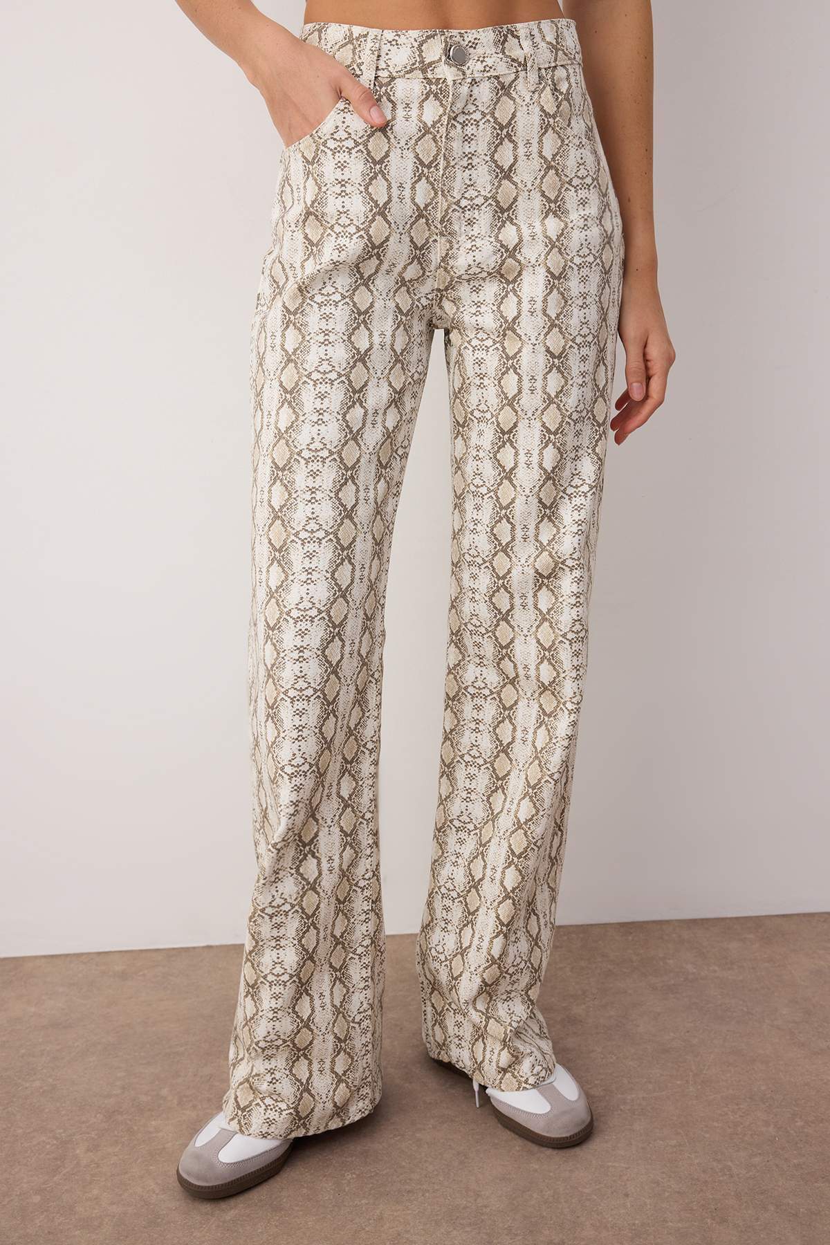 Çok Renkli Animal Yılan Desenli Yüksek Bel Wide Leg Jeans TWOAW26JE00136