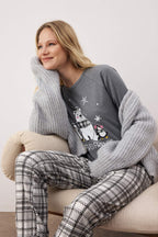 Trendyolmilla Bordo Ayıcıklı ve Penguen Baskılı Ekoseli Yumoş Örme Pijama Takımı THMAW22PT0395