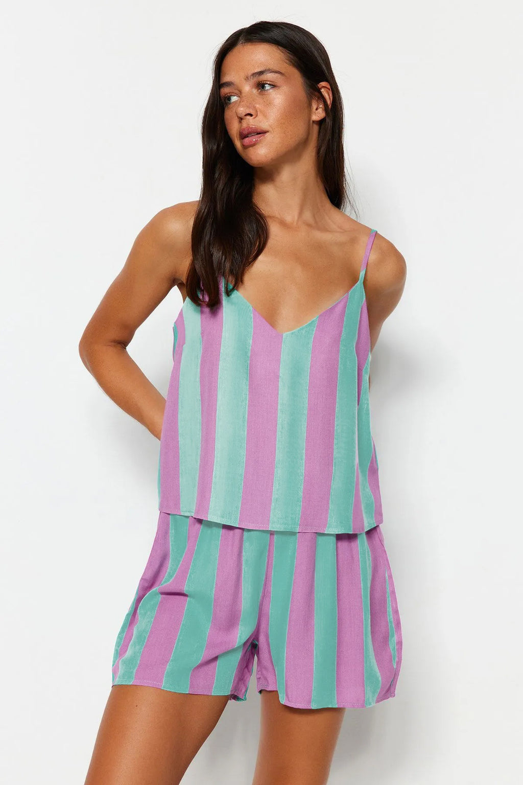 Trendyolmilla Çok Renkli Çizgili İp Askılı Viskon Şortlu Dokuma Pijama Takımı THMSS23PT00225