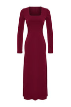 Trendyolmilla Bordo Maxi Volanlı Kare Yaka Fitted/Vücuda Oturan Maxi Esnek Örme Elbise TWOAW24EL00613
