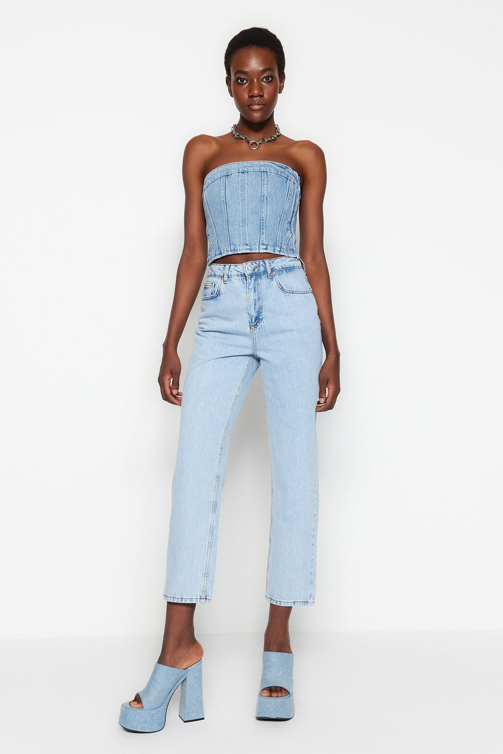 Trendyolmilla Açık Mavi Yüksek Bel Düz Kesim Straight %100 Pamuk Non-Stretch Jeans TWOSS23JE00089