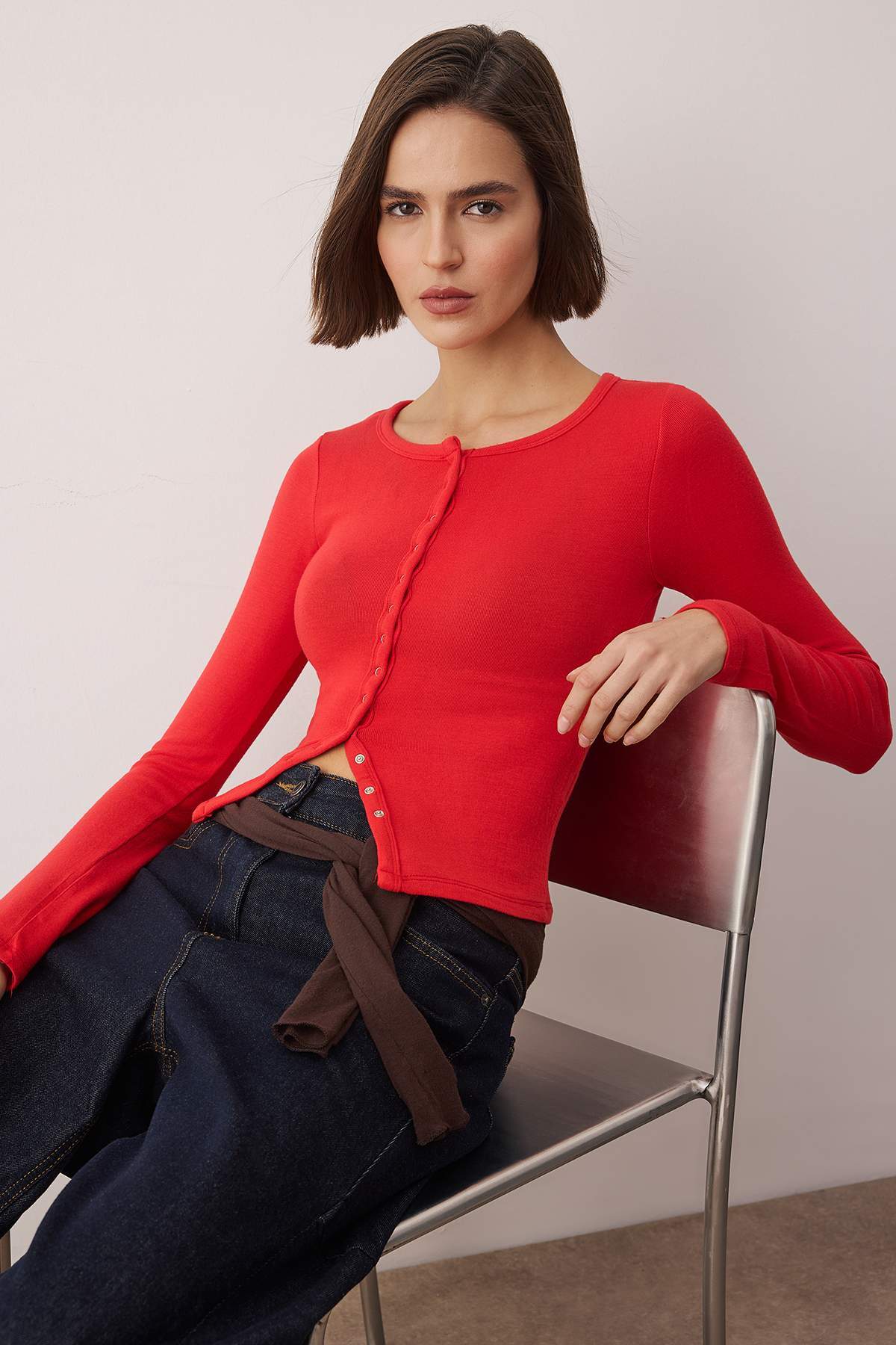 Trendyolmilla Kırmızı Önü Full Çıtçıtlı Fitted/Vücuda Oturan Örme Bluz TWOAW26BZ00193 الصورة الرئيسية