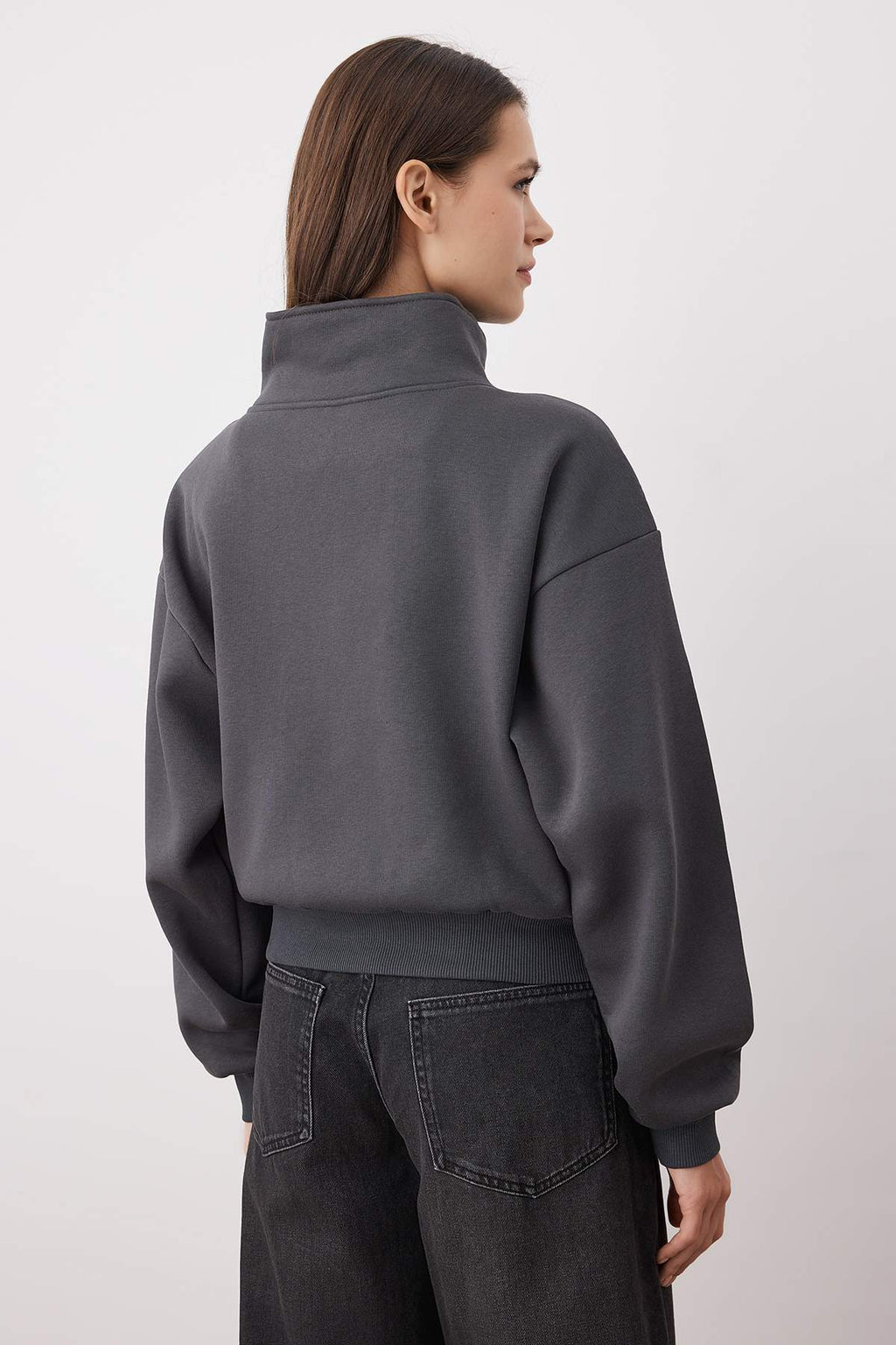 Trendyolmilla Siyah Rahat Kesim Crop Basic Fermuarlı Dik Yaka Kalın İçi Polarlı Örme Sweatshirt TWOAW24SW00221