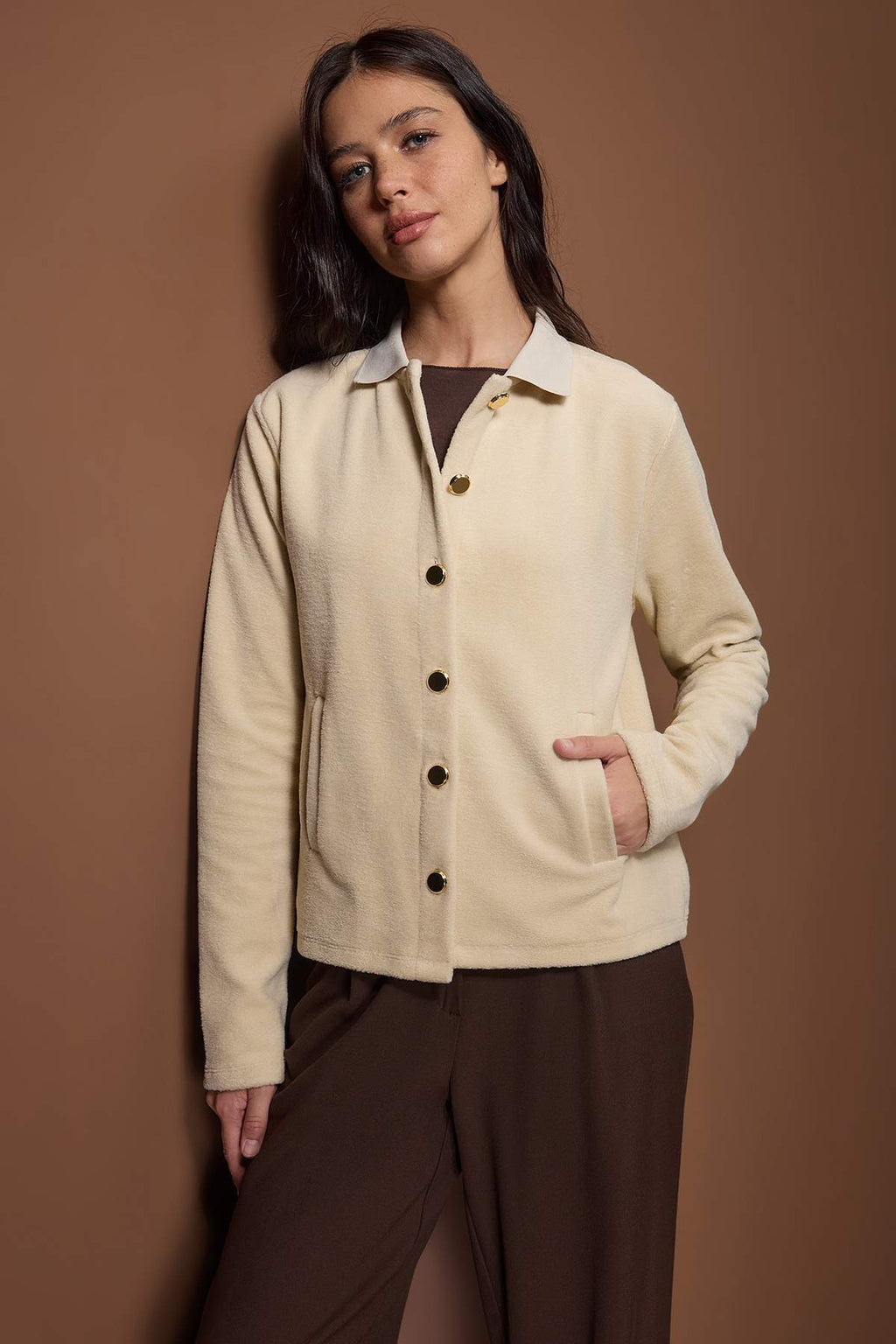 Ekru Triko Yaka Detaylı Cepli Kalın İçi Polarlı Örme Sweatshirt TWOAW26SW00243