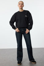 Trendyolmilla Siyah Animal Nakışlı Regular/Normal Kalıp Kalın İçi Polarlı Örme Sweatshirt TWOAW24SW00196