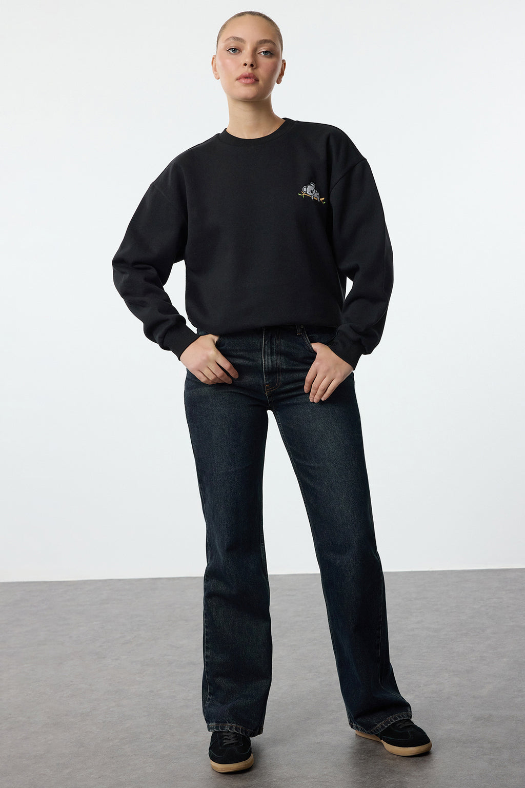 Trendyolmilla Siyah Animal Nakışlı Regular/Normal Kalıp Kalın İçi Polarlı Örme Sweatshirt TWOAW24SW00196