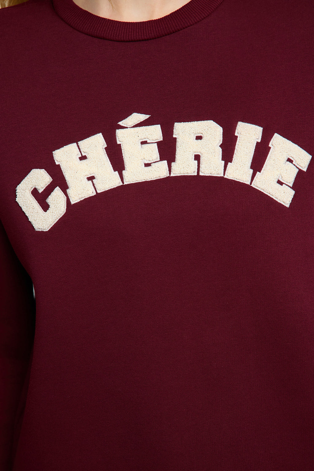 Trendyolmilla Bordo Kalın İçi Polarlı Oversize/Rahat Kesim Slogan Nakışlı Örme Sweatshirt TWOAW25SW00030