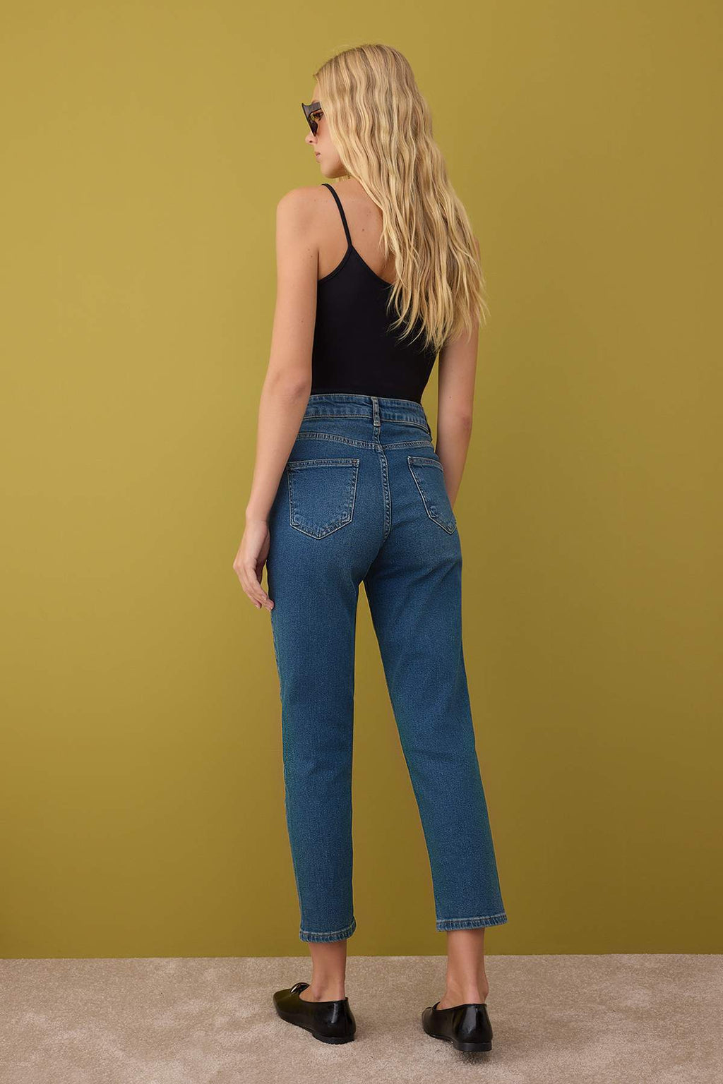 Trendyolmilla Antrasit Yüksek Bel Esnek Comfort Yeni Mom Jeans TWOAW26JE00056