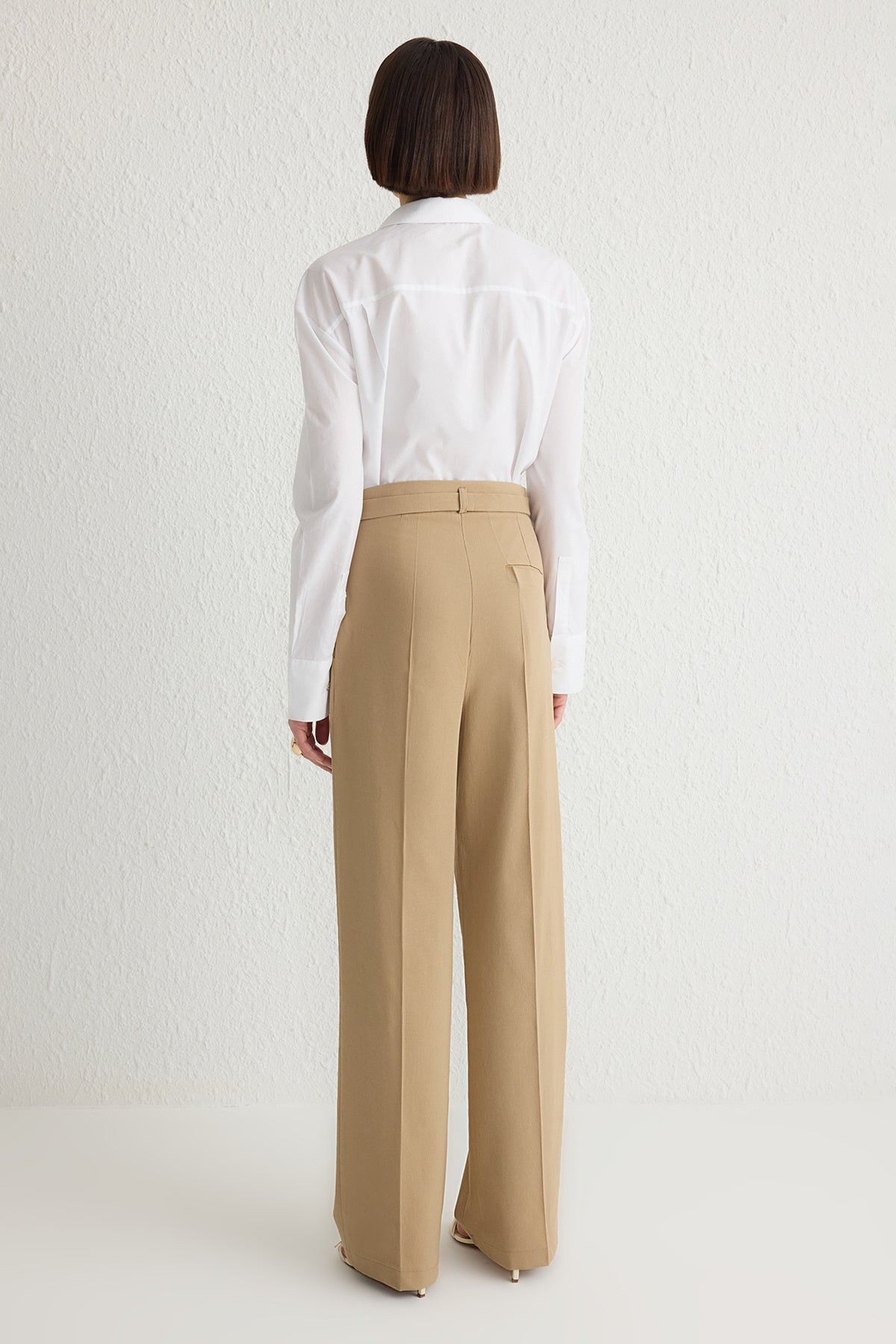 Trendyolmilla Bej Straight/Düz Kesim Kemer Detaylı Dokuma Pantolon TWOSS24PL00023