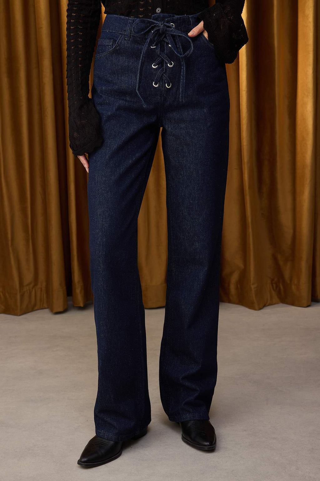Özel Koleksiyon Koyu Mavi Kuş Gözü Bağlama Detaylı Yüksek Bel Wide Leg Jeans TWOAW26JE00042