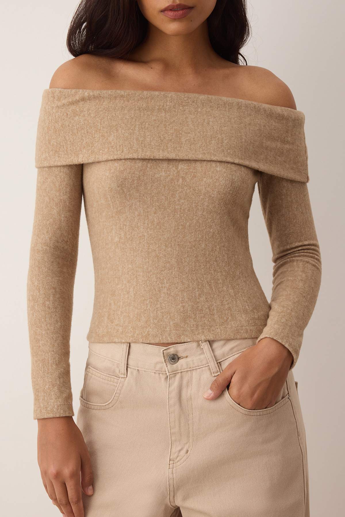 Trendyolmilla Antrasit Yumoş Düşük Omuzlu Carmen Yaka Fitted/Vücuda Oturan Örme Bluz TWOAW26BZ00081