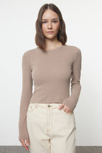 Trendyolmilla Kahverengi-Bej 2'li Paket Vücuda Oturan Bisiklet Yaka Fitilli Crop Esnek Örme Bluz TWOAW22BZ0331