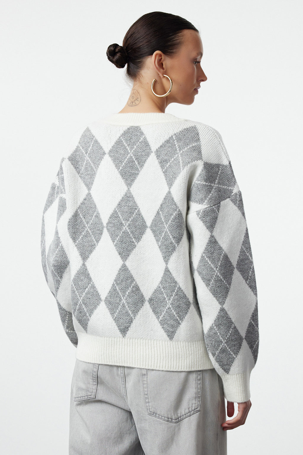 Ekru Yumuşak Dokulu V Yaka Geniş Kalıp Baklava Triko Kazak TWOAW25KZ00200