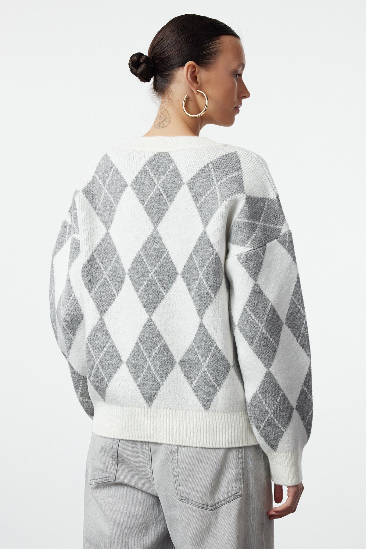 Ekru Yumuşak Dokulu V Yaka Geniş Kalıp Baklava Triko Kazak TWOAW25KZ00200