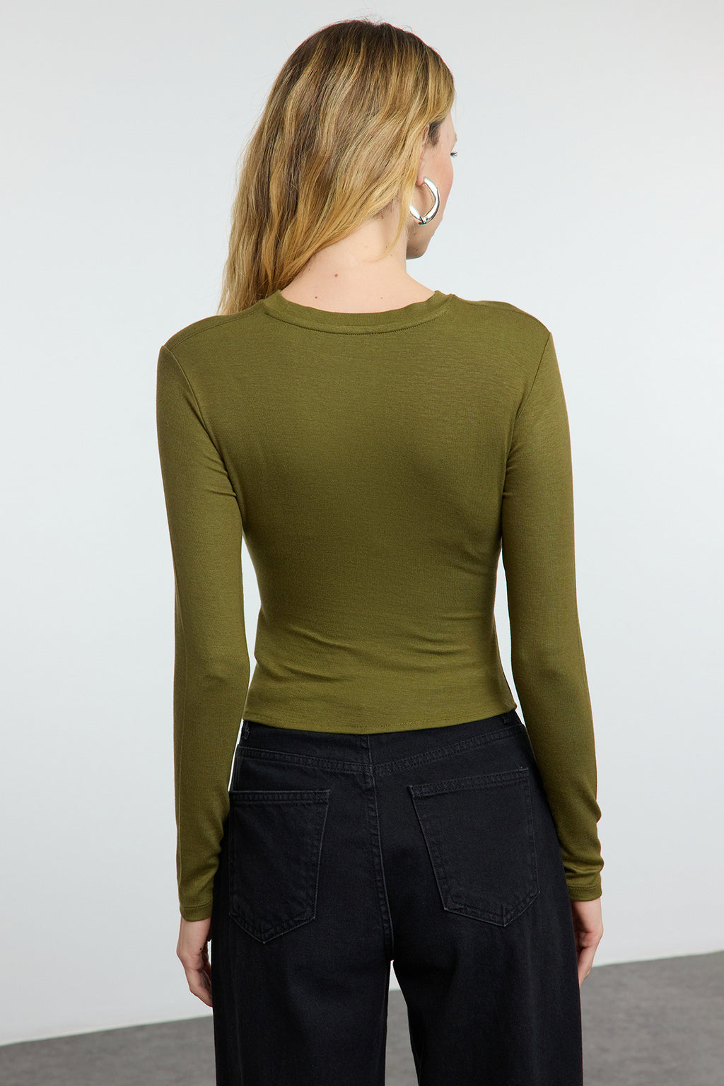 Trendyolmilla Haki Kruvaze Büzgü/Drape Detaylı Slim/Vücuda Oturan Örme Bluz TWOAW25BZ00216