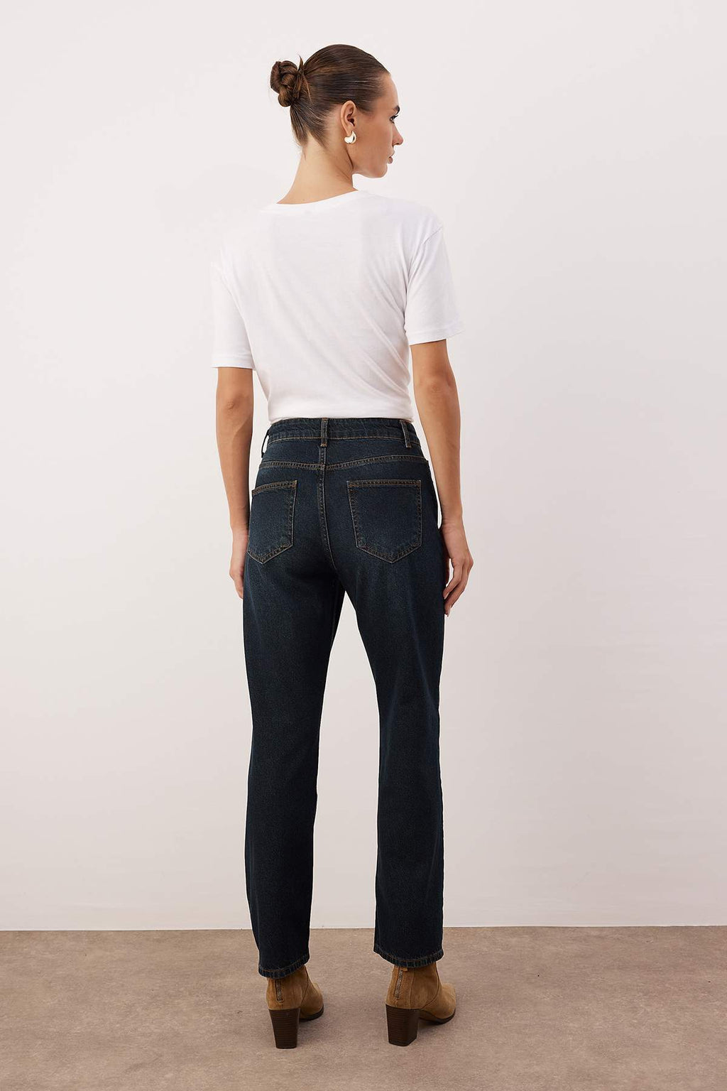 Trendyolmilla Koyu Mavi Yüksek Bel Straight/Düz Paça Jeans TWOAW26JE00182