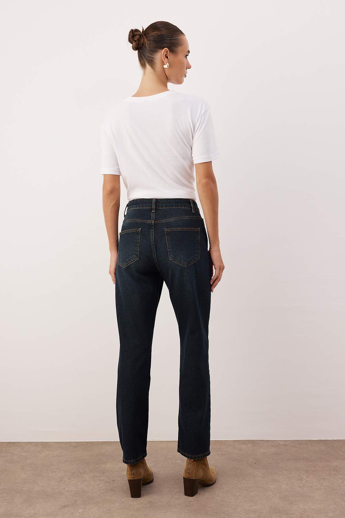 Trendyolmilla Koyu Mavi Yüksek Bel Straight/Düz Paça Jeans TWOAW26JE00182