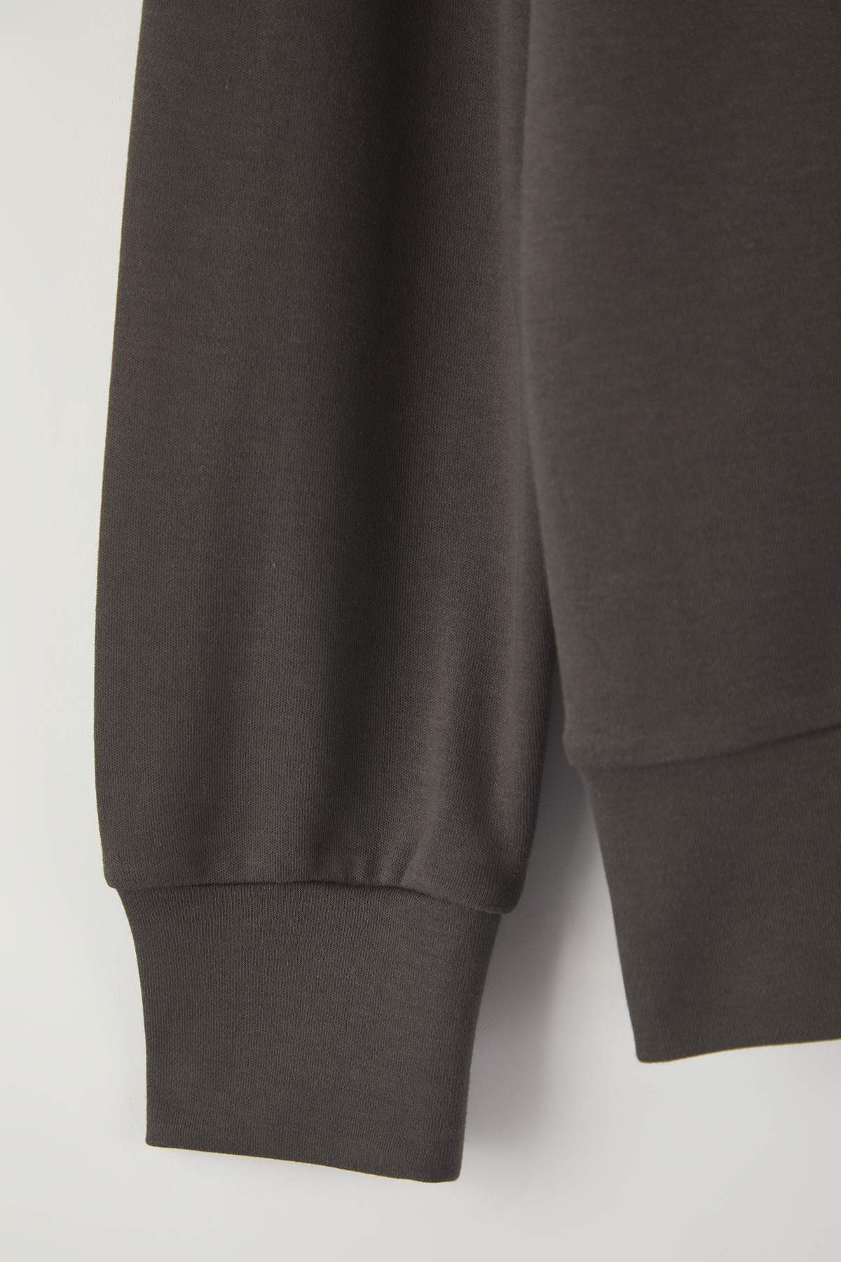 Trendyolmilla Ekru Renk Bloklu Polo Yaka Relaxed/Rahat Kalıp Örme Sweatshirt TWOAW26SW00043