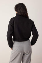 Trendyolmilla Siyah Kalın İçi Polarlı Dik Yaka Yarım Pat Fermuarı Crop Örme Sweatshirt TWOAW26SW00233