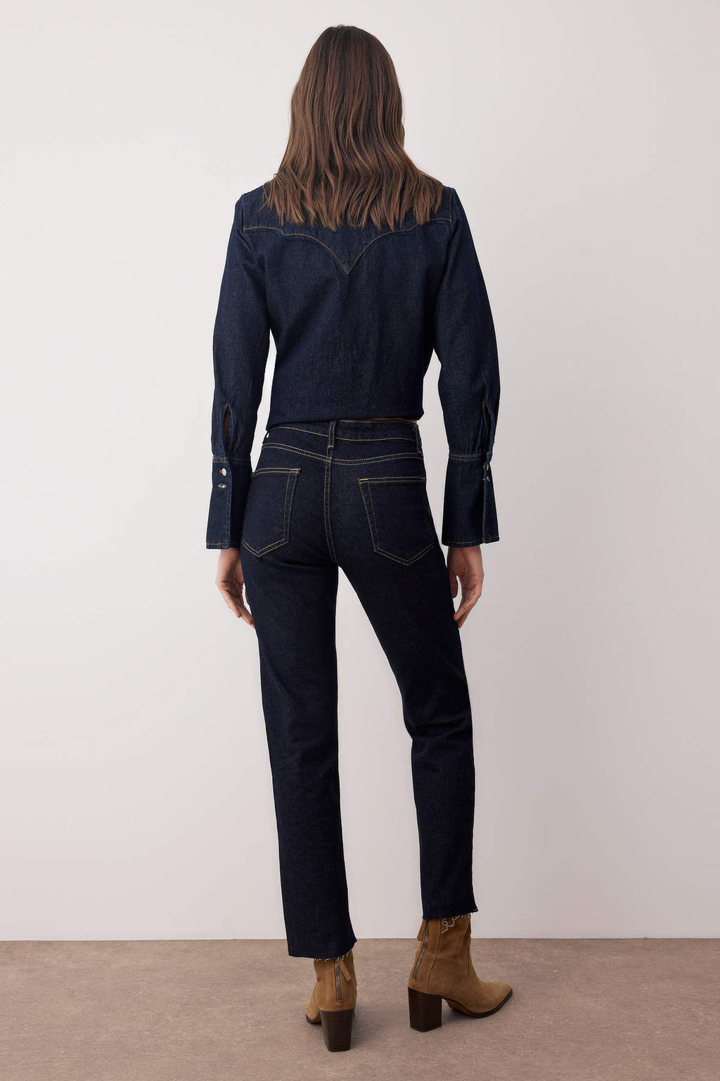Trendyolmilla Kahverengi Yüksek Bel Paçası Kesikli Comfort/Esnek YENİ Mom Jeans TWOAW26JE00026