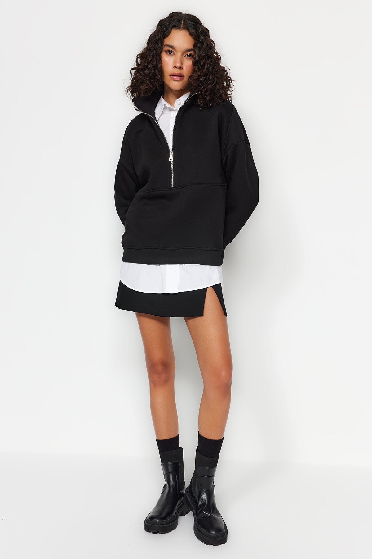 Siyah Oversize/Geniş Kalıp Yarım Fermuarlı Kalın İçi Polarlı Örme Sweatshirt TWOAW24SW00416