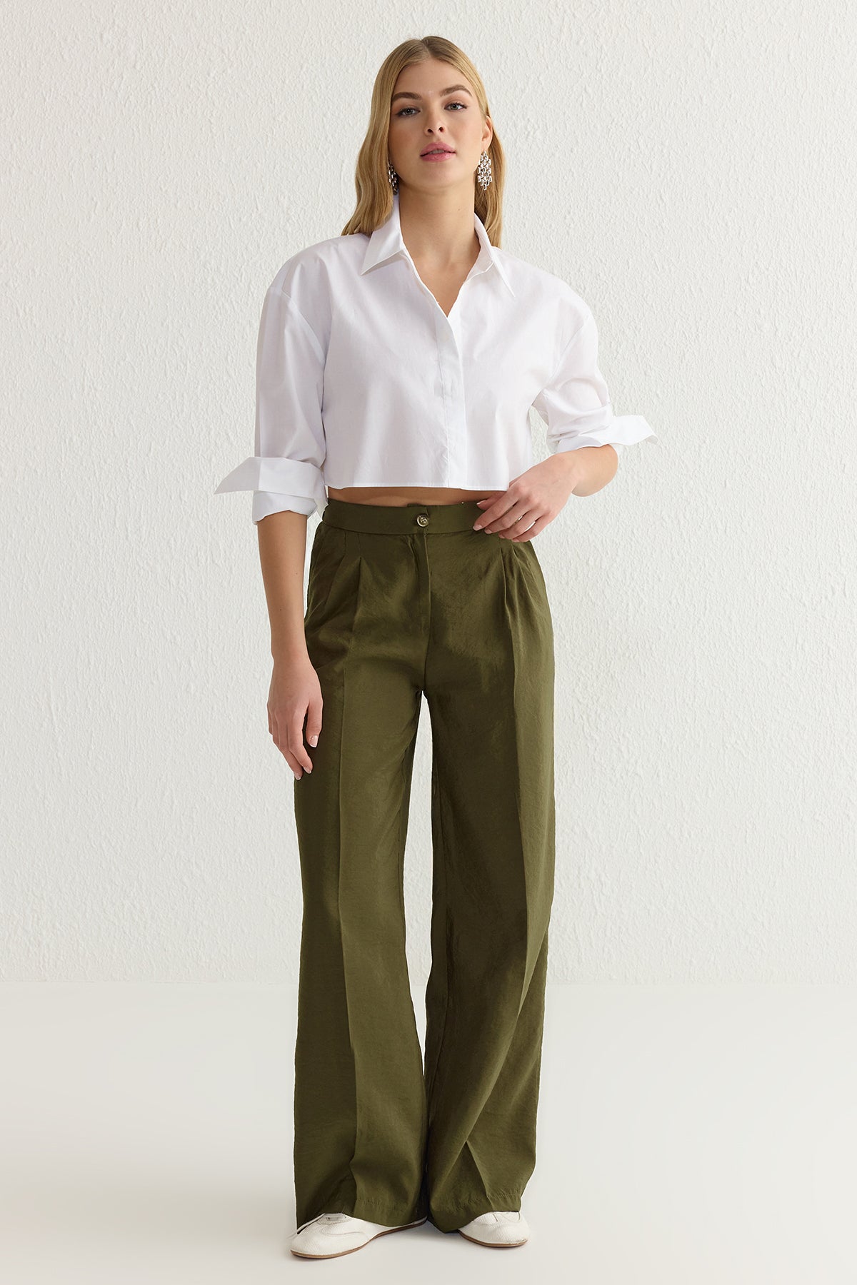 Trendyolmilla Bej Yumuşak Tuşeli Wide Leg/Geniş Paça Dokuma Pantolon TWOSS25PL00004