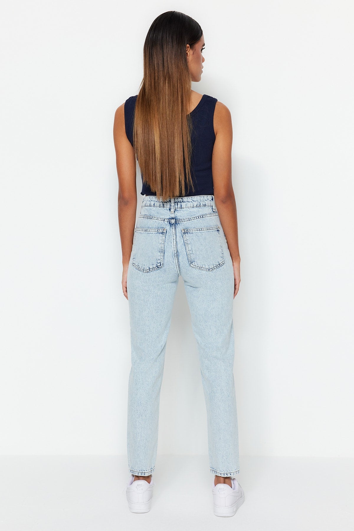 Trendyolmilla Siyah Yüksek Bel Mom %100 Pamuk Non-Stretch Jeans TWOSS23JE00085