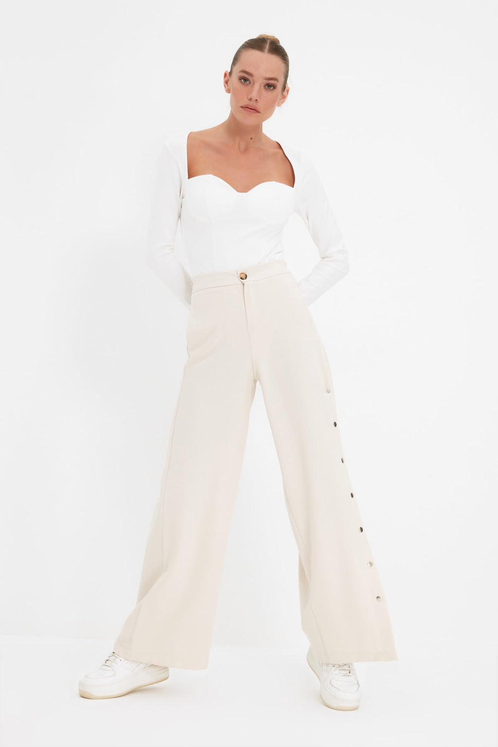 Trendyolmilla Taş Wide Leg/Geniş Paça Yanları Düğmeli Dokuma Kumaş Pantolon TWOSS20PL0398
