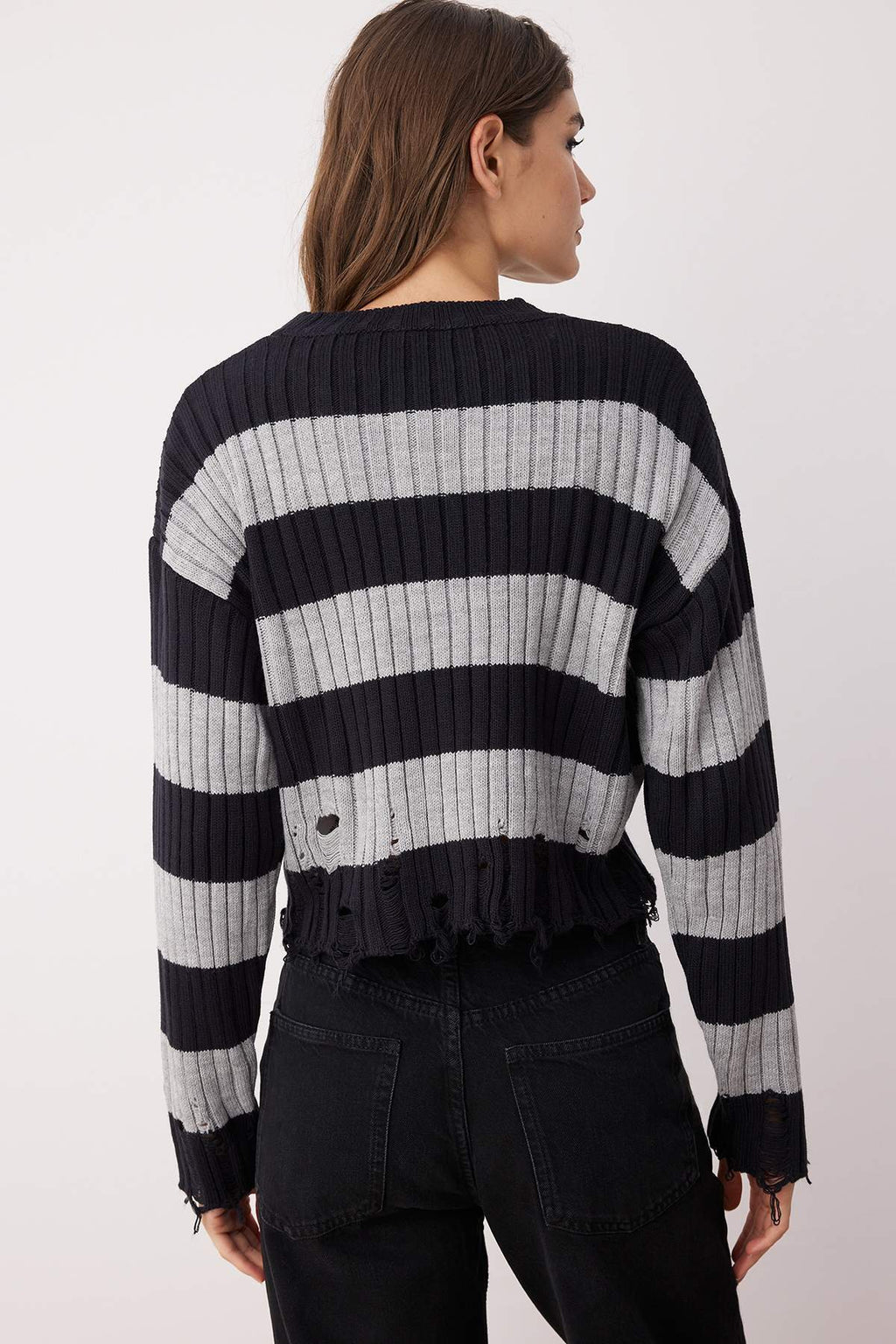 Trendyolmilla Siyah Crop Geniş Kalıp Çizgili Triko Kazak TWOAW24KZ00905