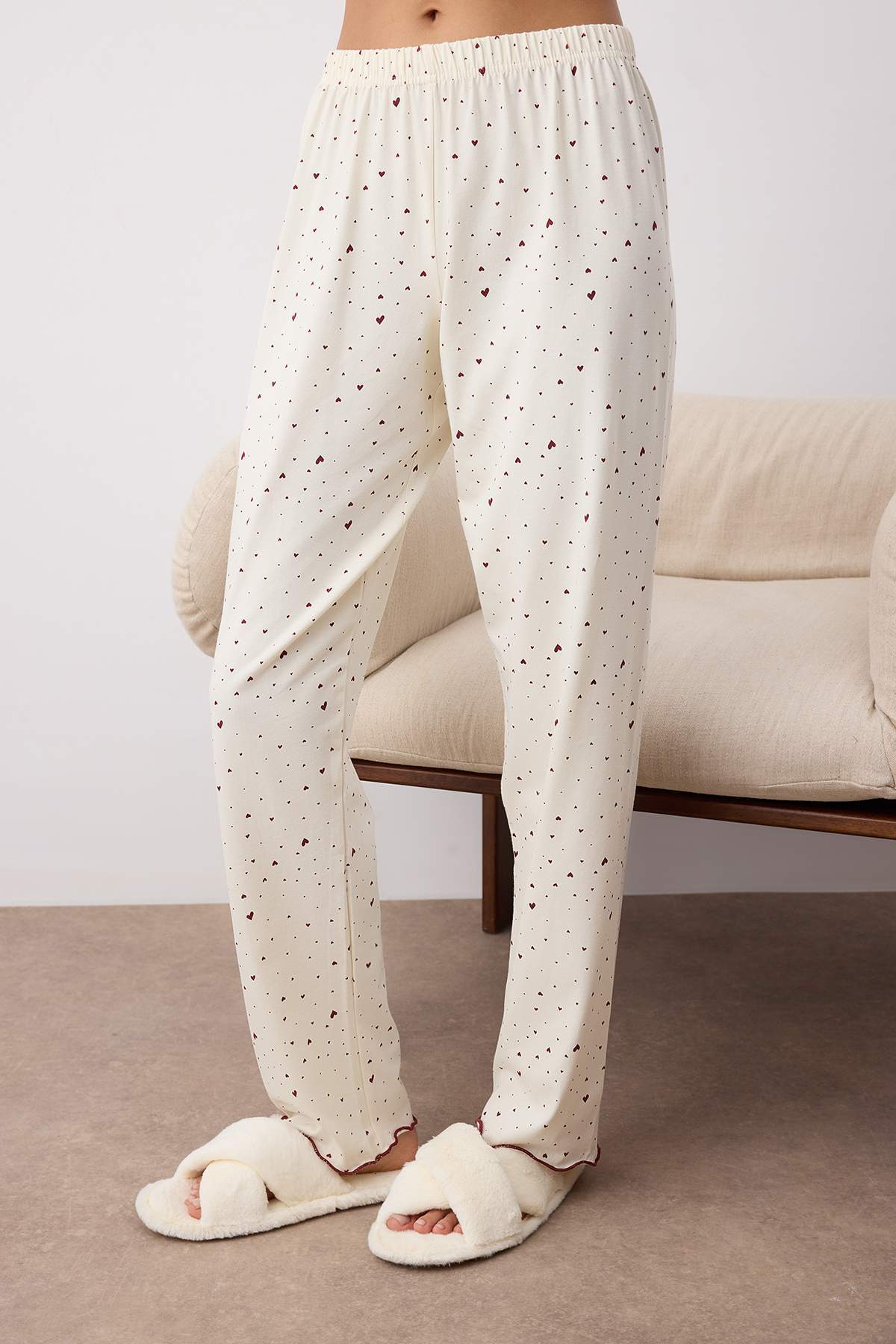 Trendyolmilla Pembe Pamuklu Likralı Yumuşak Tuşe Kalpli Baby Overlok Detaylı Örme Pijama TakımıTHMAW26PT00166