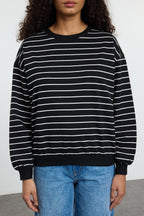 Siyah 2 İplik Bisiklet Yaka Çizgili Regular Örme Sweatshirt TWOAW25SW00324