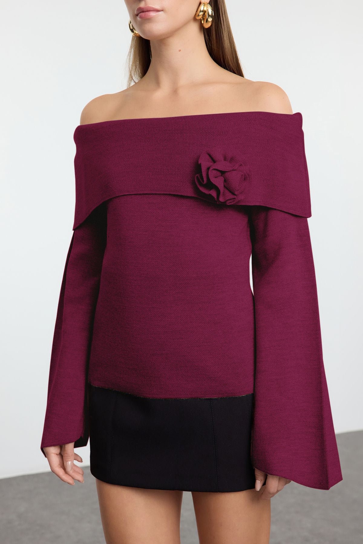 Trendyolmilla Kahverengi Gül Detaylı Carmen Yaka Triko Kazak TWOAW25KZ00373