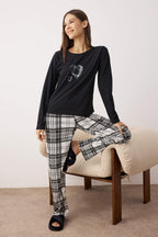 Trendyolmilla Siyah-Kırmızı Pamuklu Yılbaşı Temalı Ekoseli Örme Pijama Takımı THMAW25PT00220